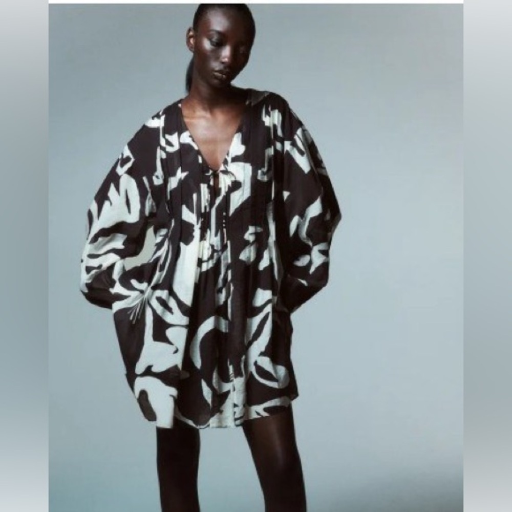 H&M Floral Flowy Long Sleeve Mini Dress in Black and White Small - Picture 2 of 11